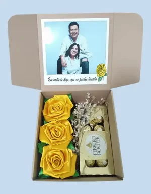 box de rosas eternas con chocolates en SJL