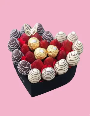 corazon con fresas bañadas con chocolates en SJL