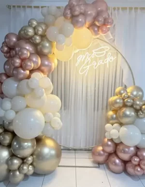 decoración de arco con globos para mujer